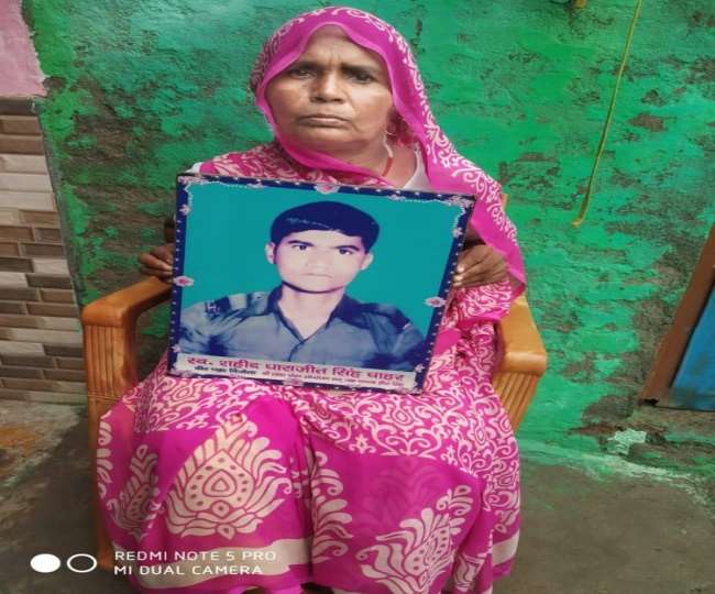 जाट रेजिमेंट के बहादुर सिपाही धाराजीत सिंह चाहर की पत्नी।