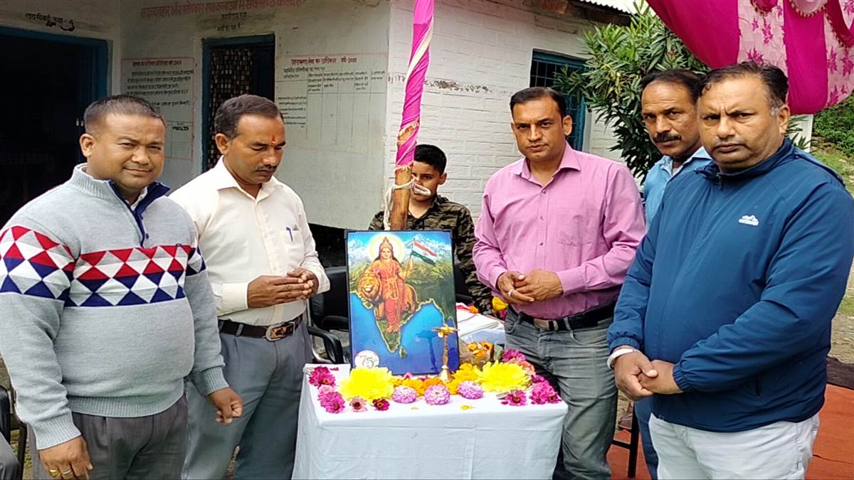 भारत माता पूजन के साथ सेना के जांबाजों का सम्मान Honoring the brave