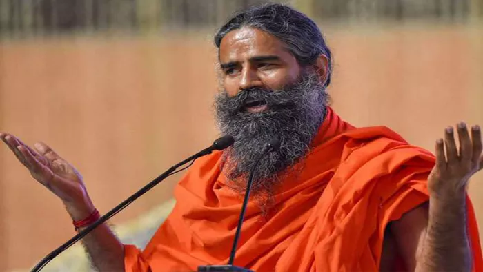 Baba Ramdev : बाबा रामदेव ने आधुनिक चिकित्सा विज्ञान पर सवाल उठाए हैं। फाइल फोटो