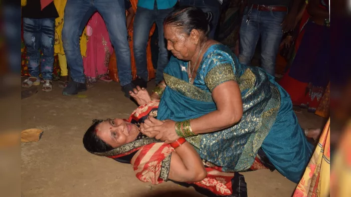 Naga Panchami 2022: अहिमामऊ में नाग पंचमी के दूसरे दिन हापा में महिलाओं ने दिखाया दमखम।