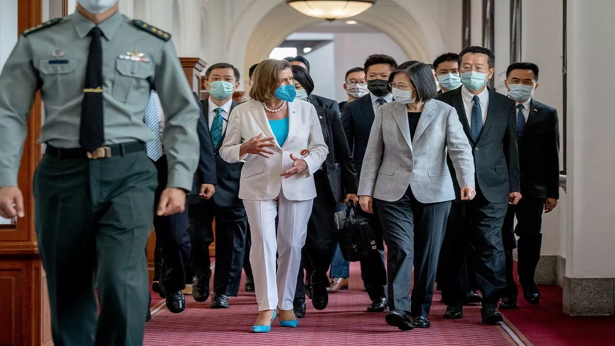 China Taiwan Sanctions: अमेरिकी स्पीकर नैंसी पेलोसी के दौरे से भड़का चीन, ताइवान पर लगाए कई प्रतिबंध