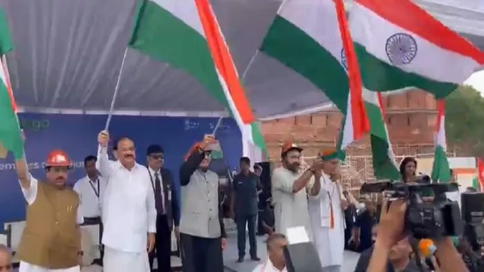 Har Ghar Tiranga: सांसदों ने निकाली तिरंगा बाइक रैली (फोेटो- ट्विटर)
