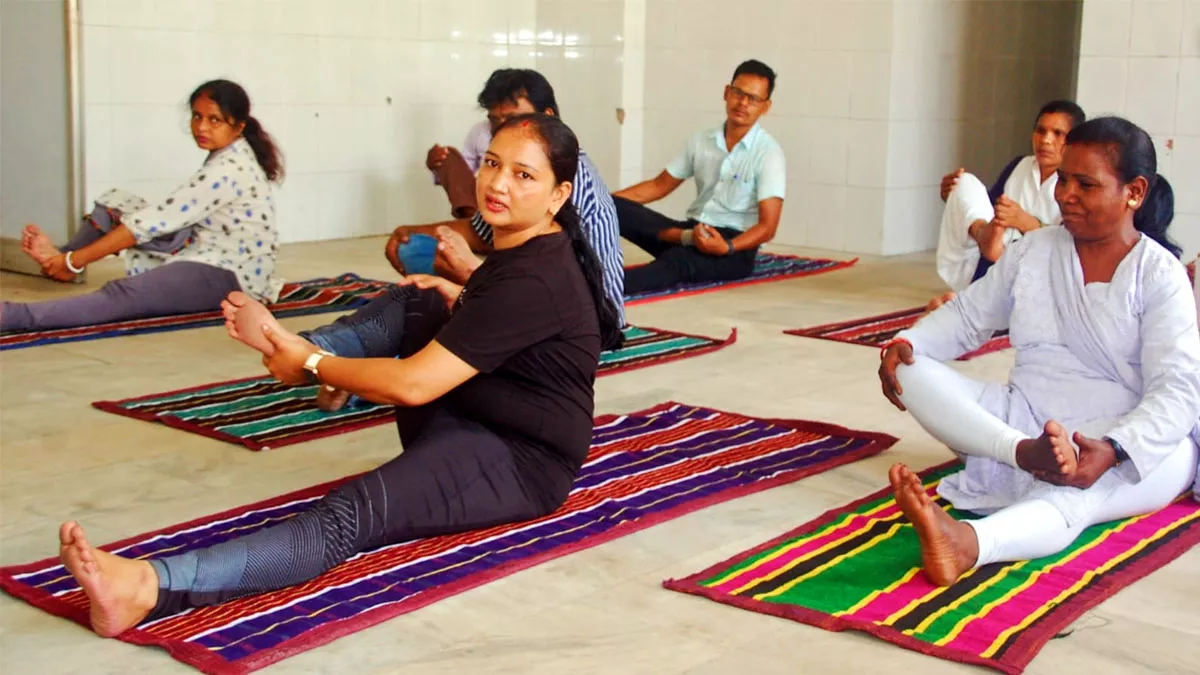 नर्सिंग काउंसिल ऑफ इंडिया ने दिया निर्देश- प्रशिक्षु नर्सों के लिए योग का अभ्‍यास जरूरी, धनबाद में सत्र शुरू