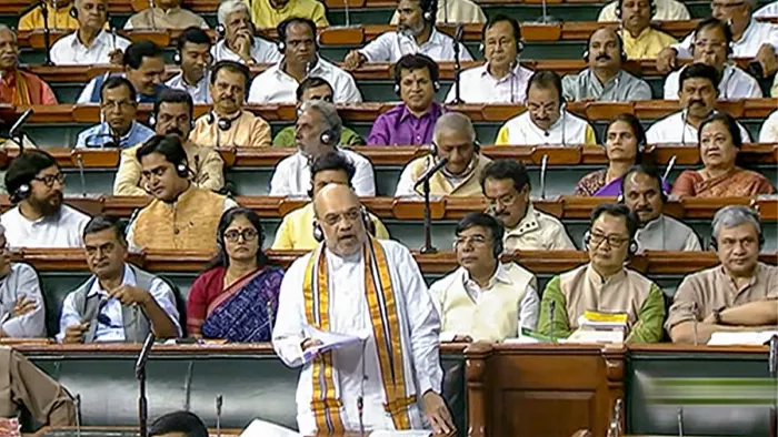 लोकसभा में विपक्षियों के वॉकआउट के बीच दिल्ली सेवा बिल पारित (फोटो: एएनआई)