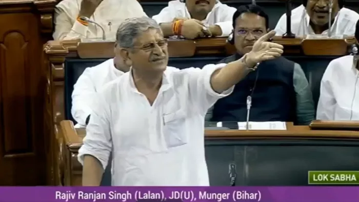 जदयू के राष्ट्रीय अध्यक्ष ललन सिंह लोकसभा में बोलते हुए सत्तापक्ष पर भड़क गए।