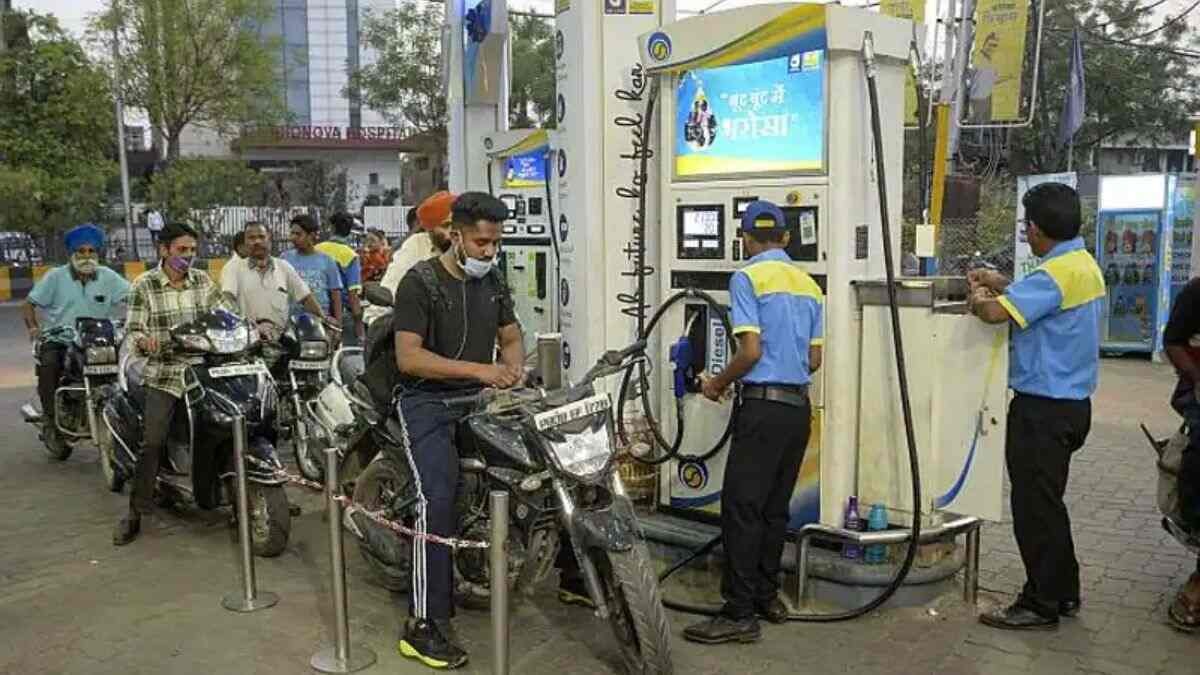 https://www.jagranimages.com/images/newimg/03082023/petrol3(7).jpg