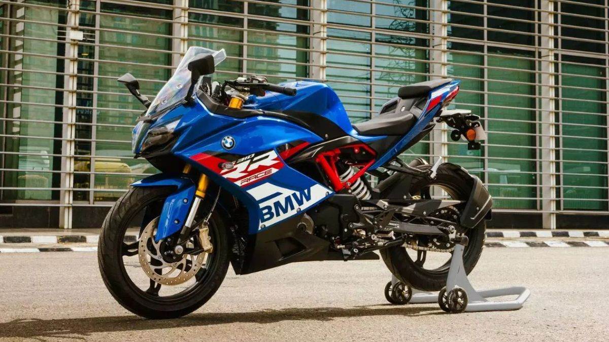 https://www.jagranimages.com/images/newimg/03082024/03_08_2024-bmw_g_310_rr_metallic_blue_colour_23771432.jpg
