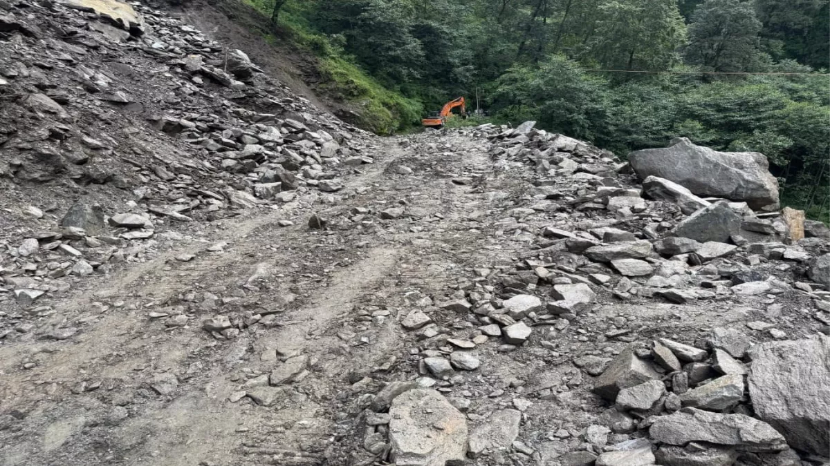 Kedarnath Dham: सोनप्रयाग और गौरीकुंड के बीच रहा था हाईवे बना खतरनाक, यात्रियों के लिए शटल सेवा शुरू