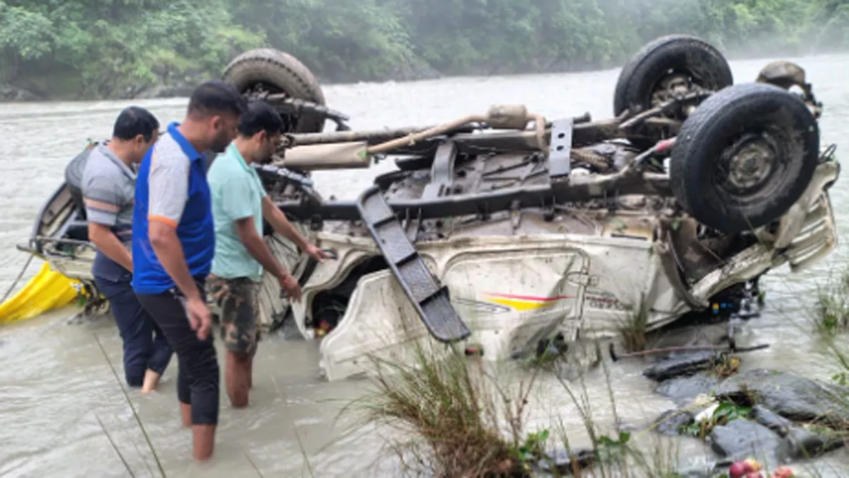 Uttarakhand Accident: टिहरी में दर्दनाक हादसा, पिकअप वाहन खाई में गिरने से चार घायल