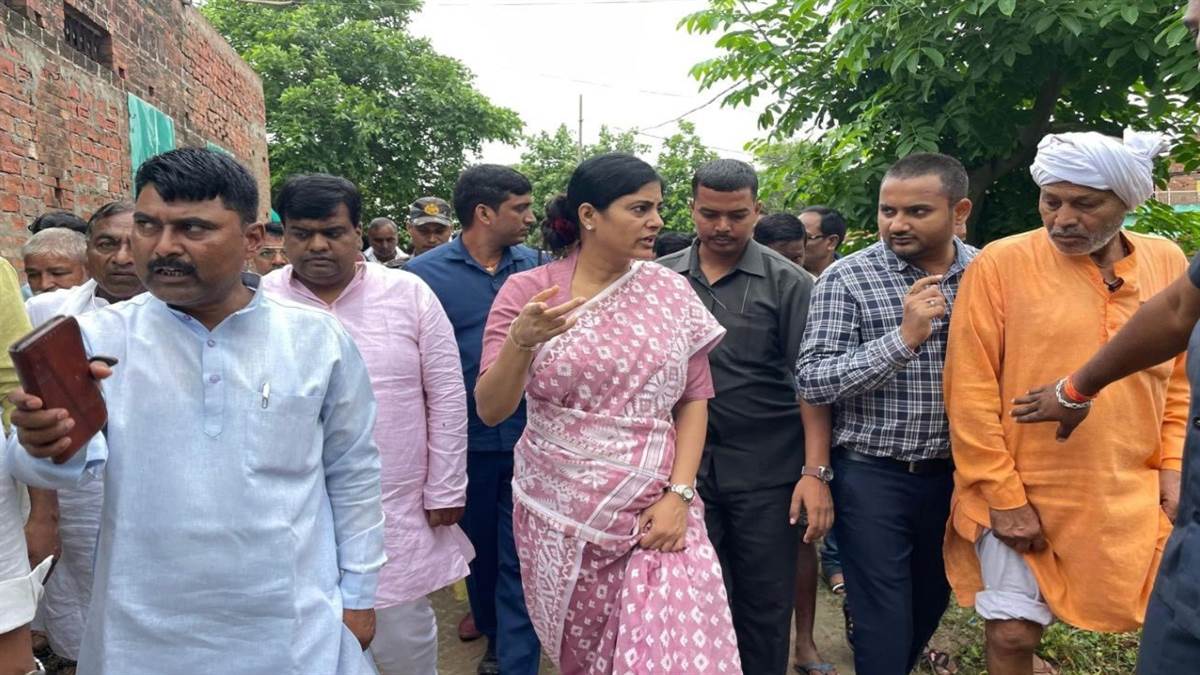 https://www.jagranimages.com/images/newimg/03082025/03_08_2025-anupriya_patel_24002572.jpg