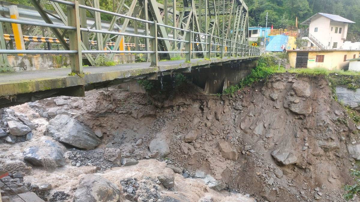 https://www.jagranimages.com/images/newimg/03082025/03_08_2025-badrinath-highway-bridge_24002765.jpg