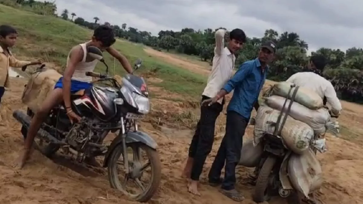 Godda Sand Mining: गोड्डा में बालू माफिया बेलगाम, NGT की रोक के बाद भी धड़ल्ले से हो रहा अवैध खनन