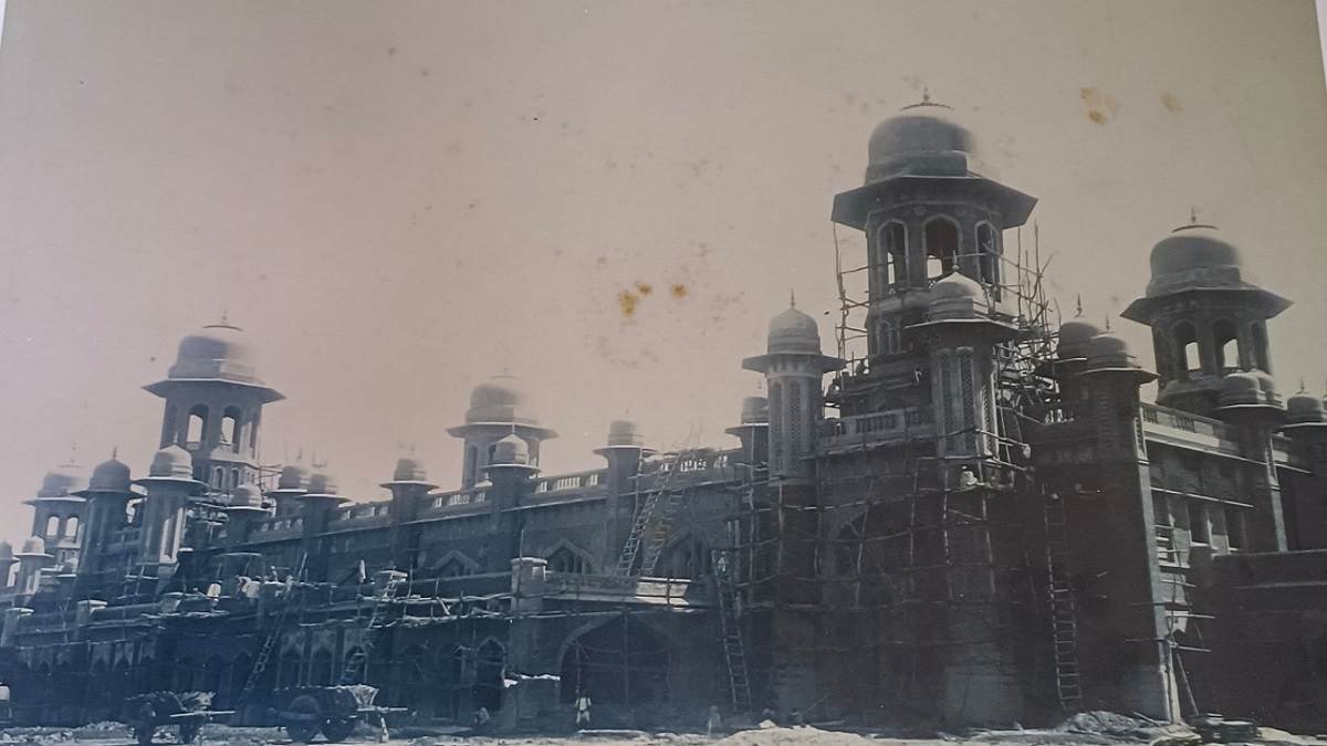 https://www.jagranimages.com/images/newimg/03082025/03_08_2025-charbagh_rly_24002740.jpg
