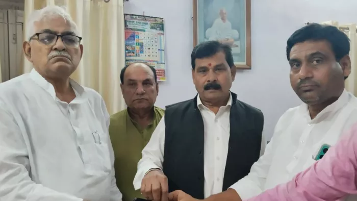 सुरेश प्रसाद चौरसिया ने अपने समर्थकों के साथ राजद के प्रदेश कार्यालय में राजद की सदस्यता ग्रहण की। जागरण