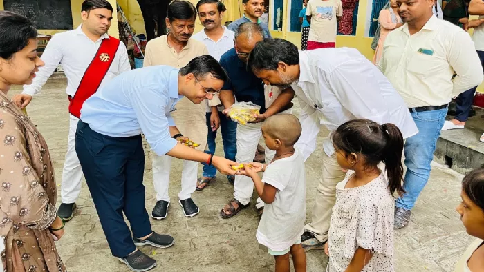 वाराणसी जिलाधिकारी ने बाढ़ प्रभावित क्षेत्रों का दौरा किया है।