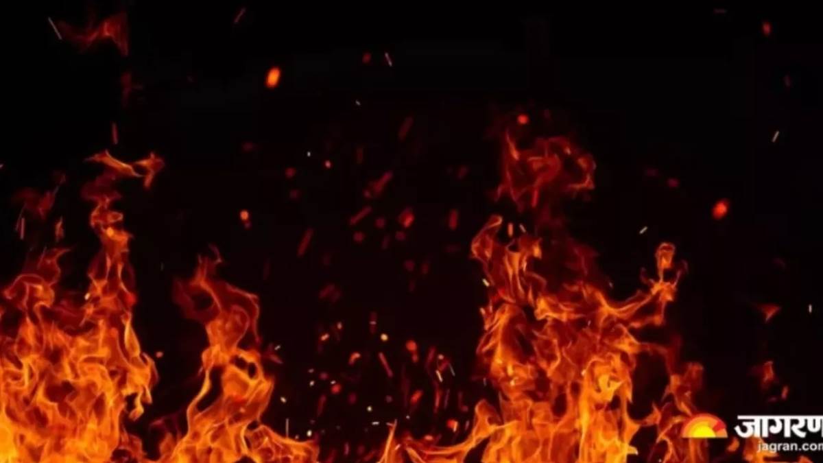 https://www.jagranimages.com/images/newimg/03082025/03_08_2025-fire_24002577.jpg