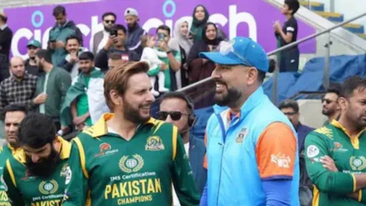 https://www.jagranimages.com/images/newimg/03082025/03_08_2025-ind_vs_pak__11_24002717.jpg