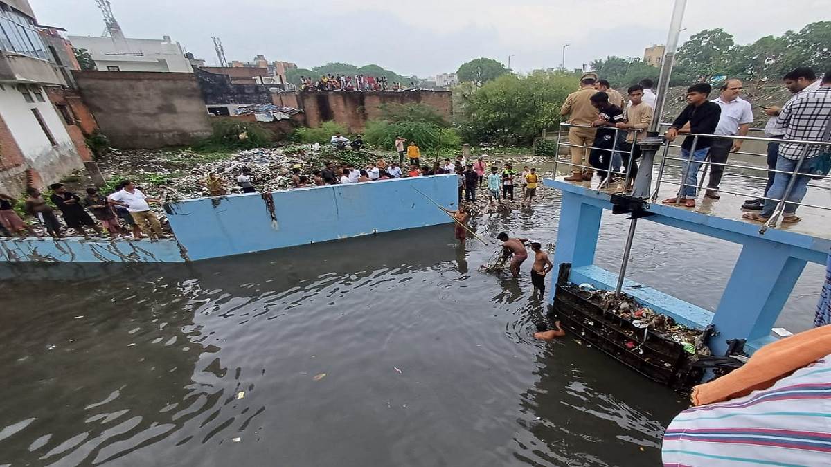 lucknow news two children drowned in kukrail river one was rescued body of other was found after eight hours