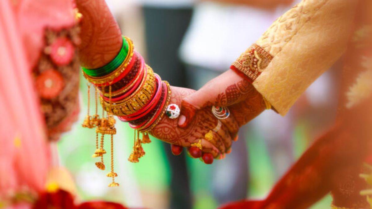 https://www.jagranimages.com/images/newimg/03082025/03_08_2025-marriage-news_24002670.jpg