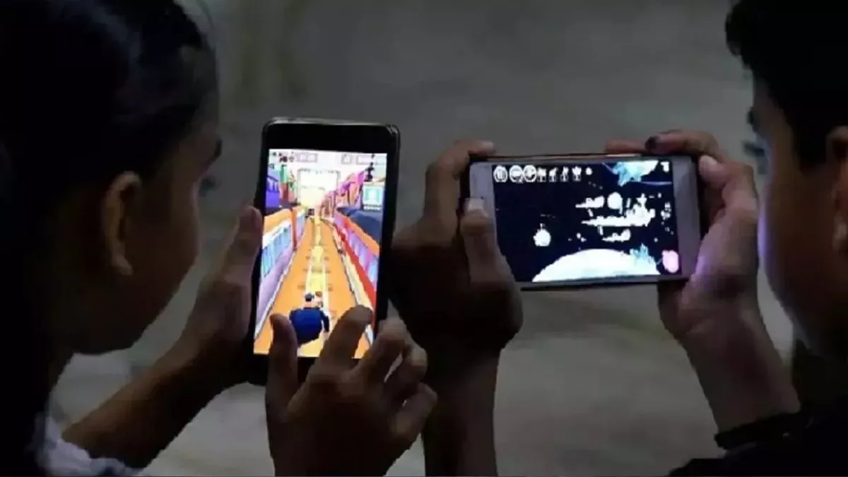 Mobile Gaming: मासूम बचपन पर मौत का साया, किशोरों को हिंसक बना रही मोबाइल गेमिंग की लत