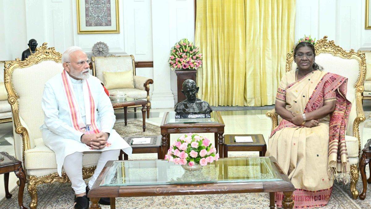 https://www.jagranimages.com/images/newimg/03082025/03_08_2025-pm_modi_meets_president_24002439.jpg