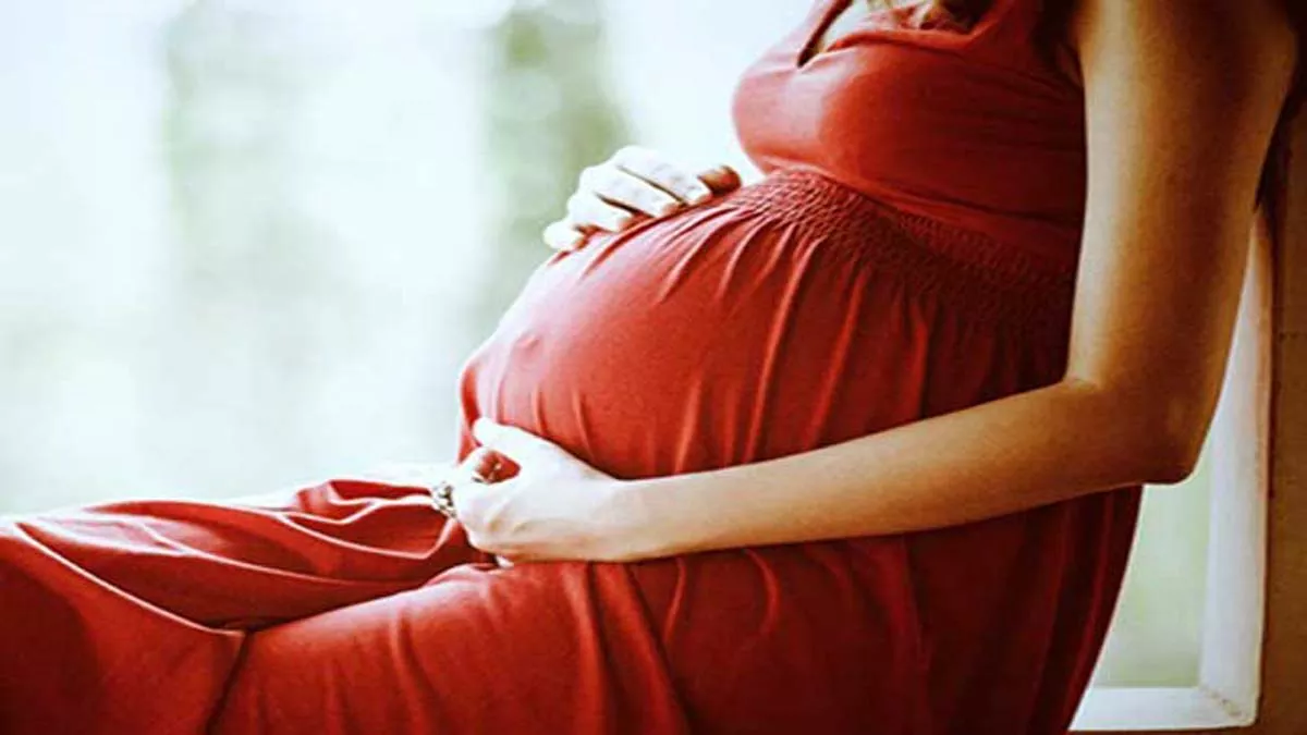 बिहार में अस्पताल की सीढ़ियों पर गर्भवती ने जना बच्चा... सुपौल की महिला की डिलीवरी का VIDEO VIRAL