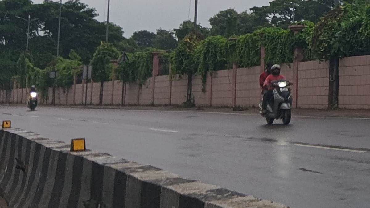 https://www.jagranimages.com/images/newimg/03082025/03_08_2025-rain_in_lko_24002621.jpg