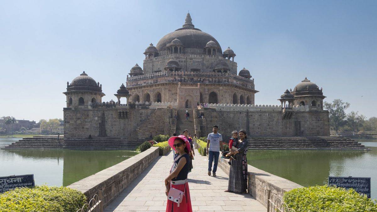 https://www.jagranimages.com/images/newimg/03082025/03_08_2025-sasaram_24002293_15337763.jpg