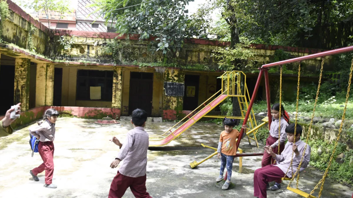 सुनो उत्‍तराखंड के हुक्मरान! खतरे में बच्‍चों की जान, स्कूल क्यों हैं बेजान?