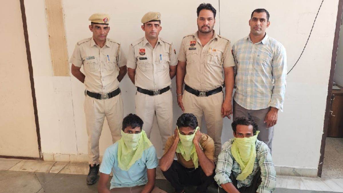 https://www.jagranimages.com/images/newimg/03082025/03_08_2025-theft_in_fatehabad_24002462.jpg