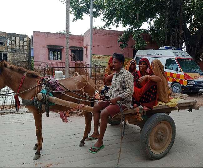 UP की एंबुलेंस व्यवस्था की हकीकत: घोड़ा गाड़ी व ऑटो रिक्शा से अस्पताल ...