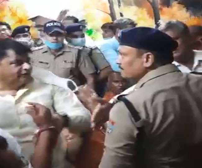 रिश्वत का लगा आरोप तो गुस्साए कोतवाल ने भाजपा नेताओं से की गाली-गलौज।