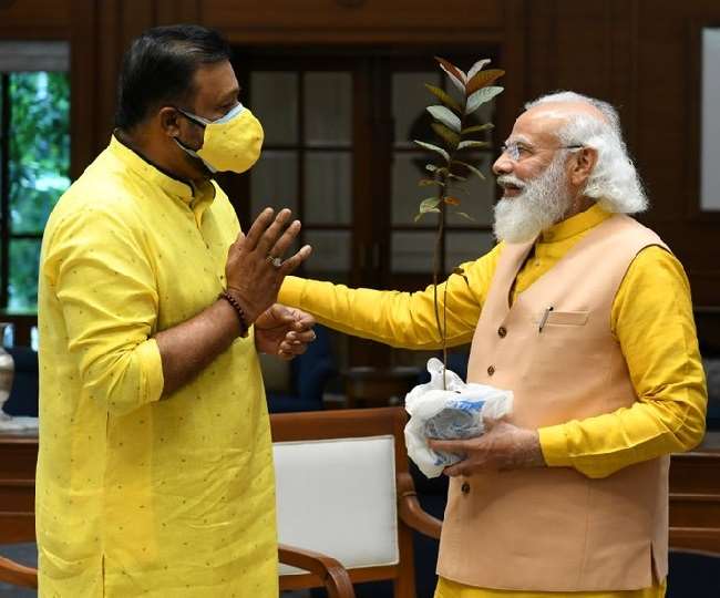 केरल की लड़की ने पाला अमरूद का पौधा अब प्रधानमंत्री आवास के आंगन में होगा बड़ा
