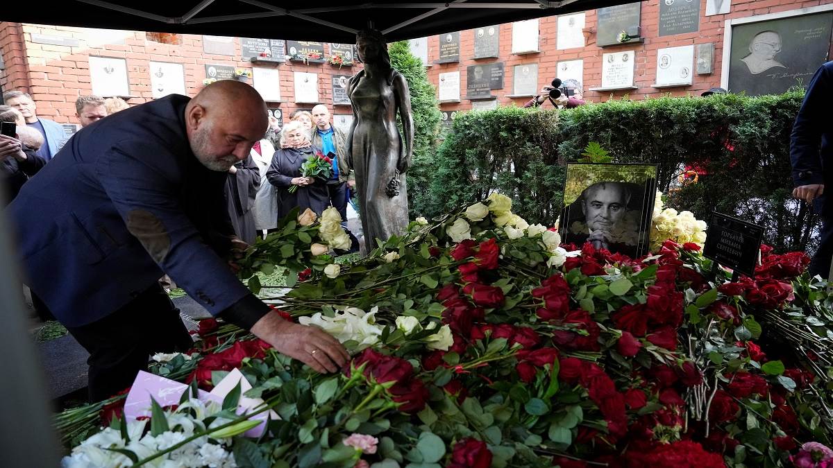 https://www.jagranimages.com/images/newimg/03092022/03_09_2022-gorbachev_funeral_23039749_20155496.jpg