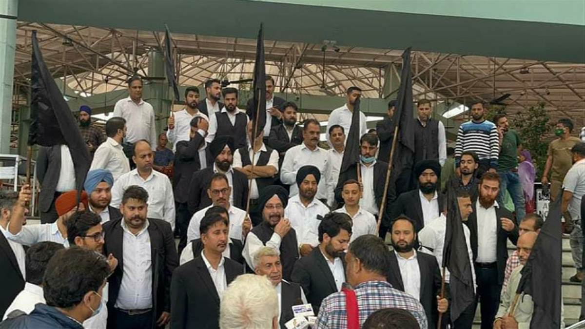 Jammu Lawyers Strike नगर निगम ने बार एसोसिएशन के प्रधान की इमारत