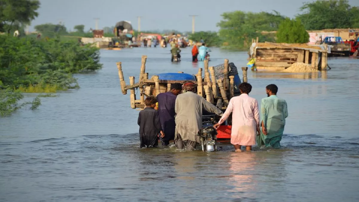 Pakistan Flood: पाकिस्तान का एक तिहाई हिस्सा हुआ जलमग्न, विनाशकारी बाढ़ से देश में त्राहिमाम