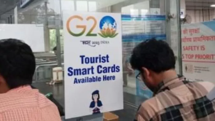 ये स्मार्ट कार्ड मेट्रो में विदेशी मेहमानों की सफर आसान करेगा। फोटो- DMRC