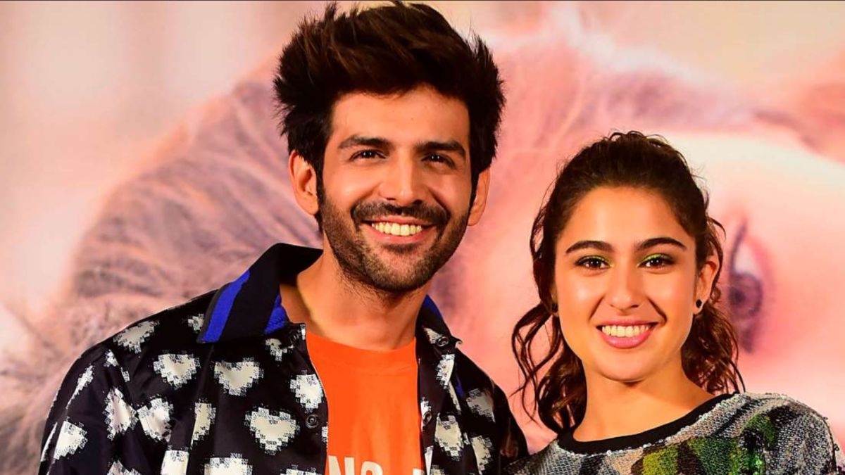 सनी देओल की पार्टी में Kartik Aaryan ने एक्स GF सारा अली खान को लगाया गले, फैंस बोले- 'पैचअप कर लो प्लीज' - Kartik Aaryan hugs Ex Girlfriend Sara Ali Khan in