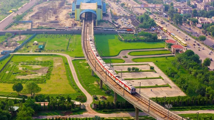 ब्लू लाइन का काफी हिस्सा हुआ पुराना, छह स्टेशनों का नवीनीकरण कराएगी DMRC।