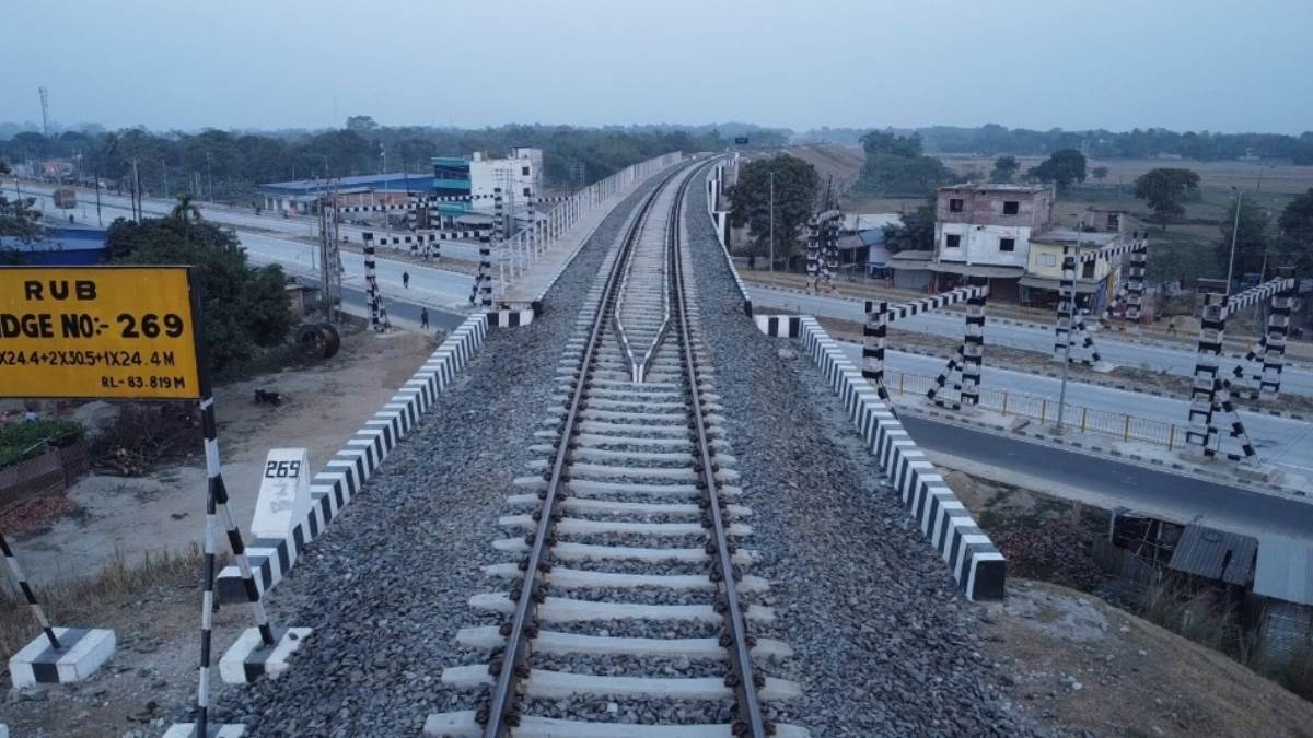 https://www.jagranimages.com/images/newimg/03092025/03_09_2025-araria_rail_line_24034727.jpg