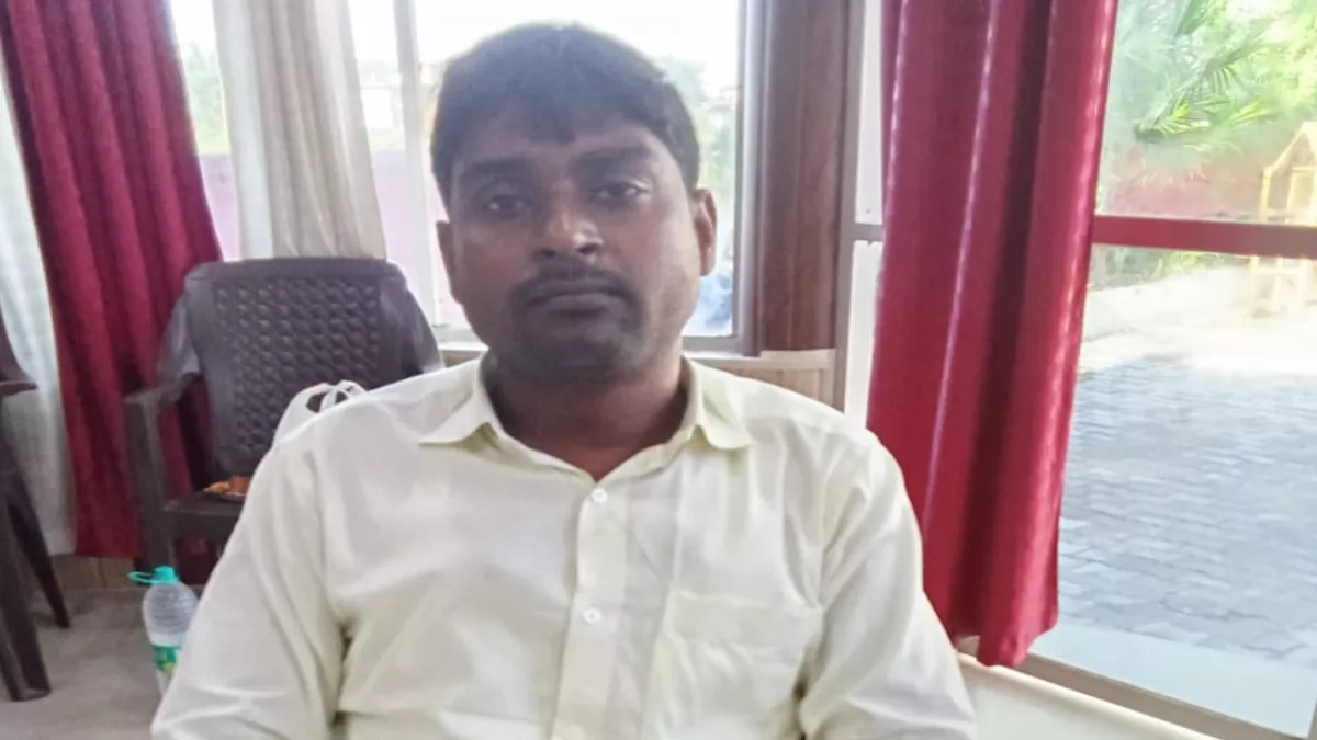 आजमगढ़ में एंटी करप्शन टीम ने जाल बिछाकर एसडीएम आवास पर घूस लेते हुए पकड़ा