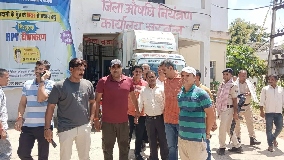 दवाई दुकान के लाइसेंस के बदले मांग रहा था पैसे, 40 हजार लेते ड्रग्स इंस्पेक्टर गिरफ्तार