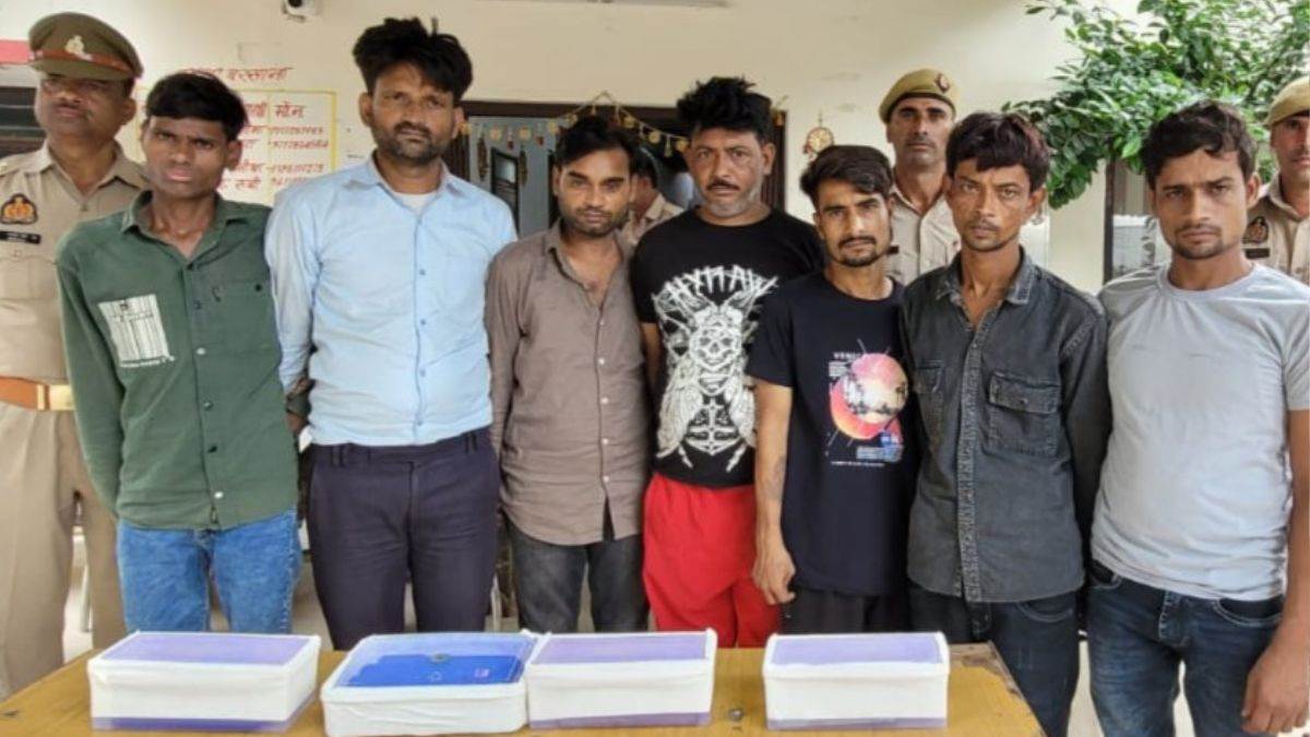 https://www.jagranimages.com/images/newimg/03092025/03_09_2025-barsana_police_arrests_chor_24034183.jpg