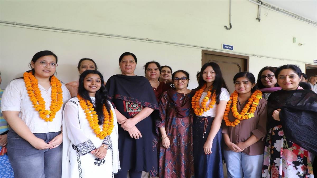 https://www.jagranimages.com/images/newimg/03092025/03_09_2025-bhumi1_24034339.jpg