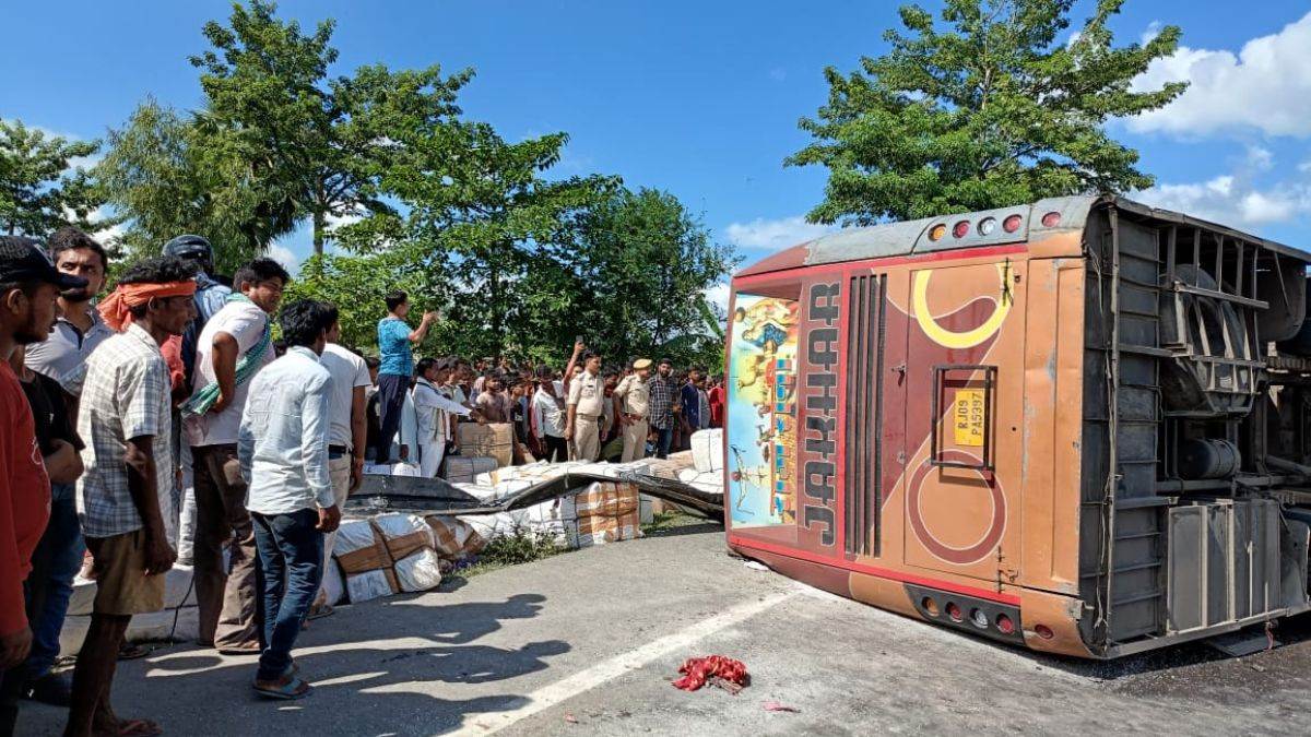 https://www.jagranimages.com/images/newimg/03092025/03_09_2025-bus_accident_in_motihari_1_24034299_15154429.jpg