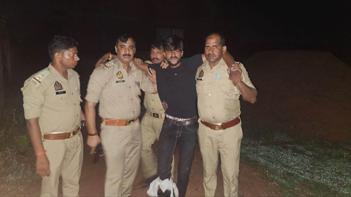 https://www.jagranimages.com/images/newimg/03092025/03_09_2025-firozabad_police_arrests_en_24034121.jpg