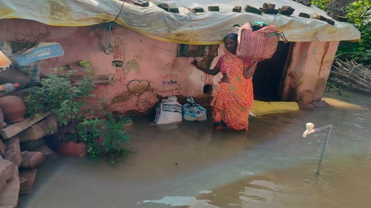 https://www.jagranimages.com/images/newimg/03092025/03_09_2025-flood2_24034330.jpg