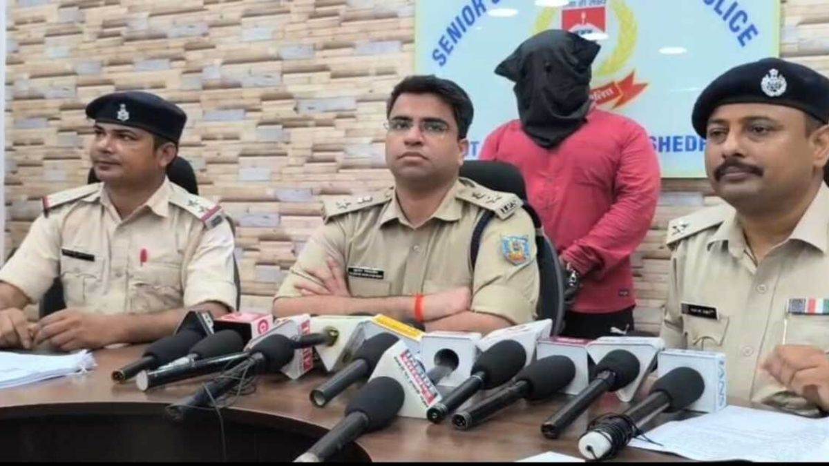 https://www.jagranimages.com/images/newimg/03092025/03_09_2025-froud_in_the_name_government_job_24034027.jpg