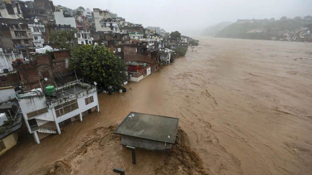 https://www.jagranimages.com/images/newimg/03092025/03_09_2025-jammu_flood__24034016.jpg