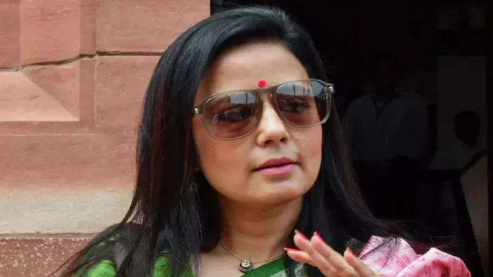 पालतू कुत्ते की कस्टडी के विवाद में हाई कोर्ट ने महुआ मोइत्रा से मांगा जवाब।
